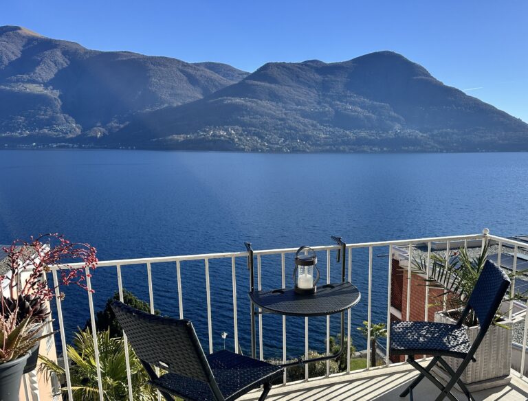 Terrasse einer Ferienwohnung am Lago Maggiore