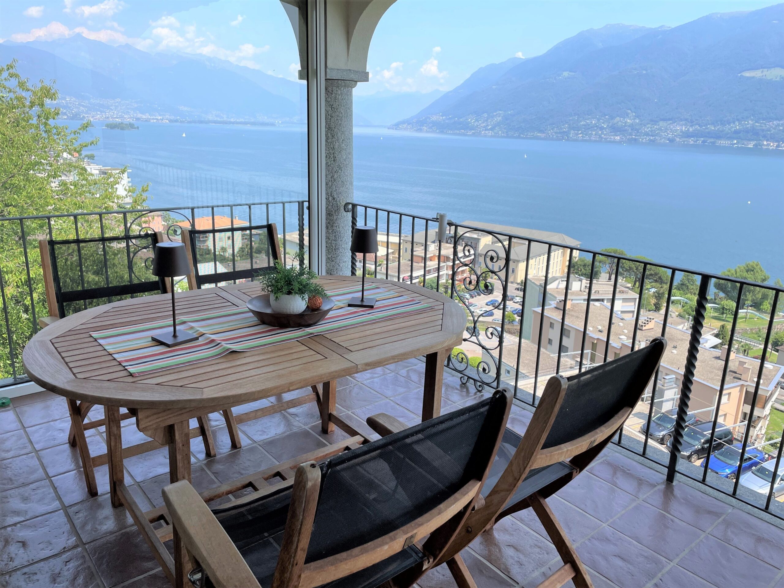 Terrasse einer Ferienwohnung am Lago Maggiore