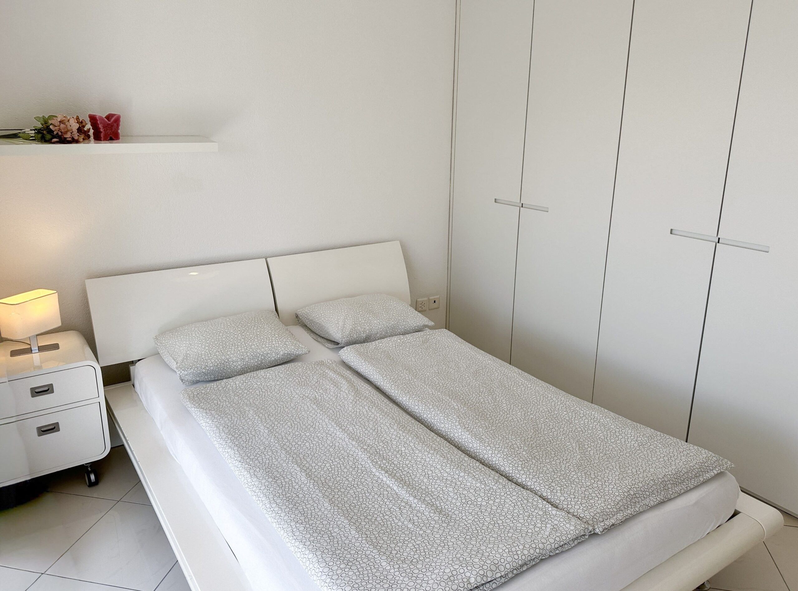 Schlafzimmer einer Ferienwohnung