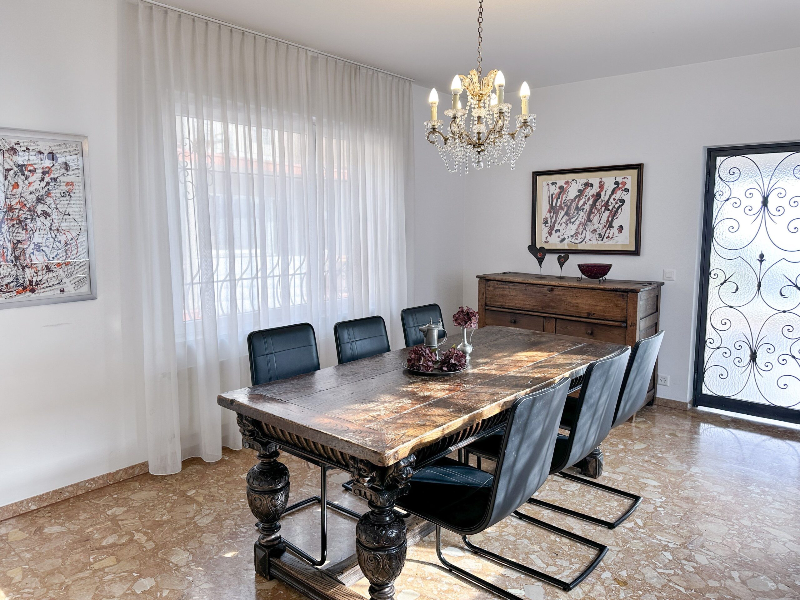 Esstisch einer Ferienwohnung