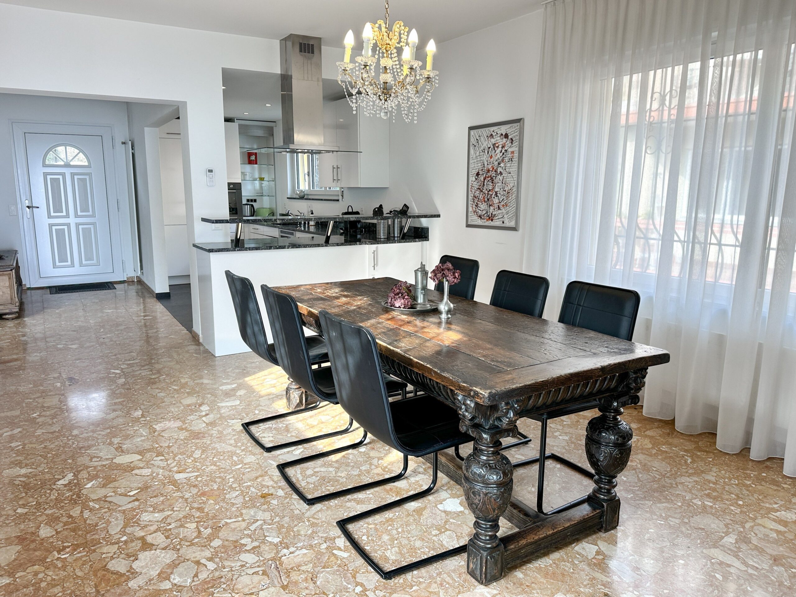 Küchen- und Essbereich einer Ferienwohnung