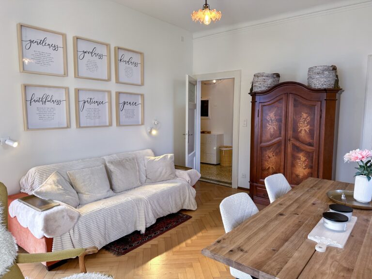 Wohnzimmer einer Ferienwohnung