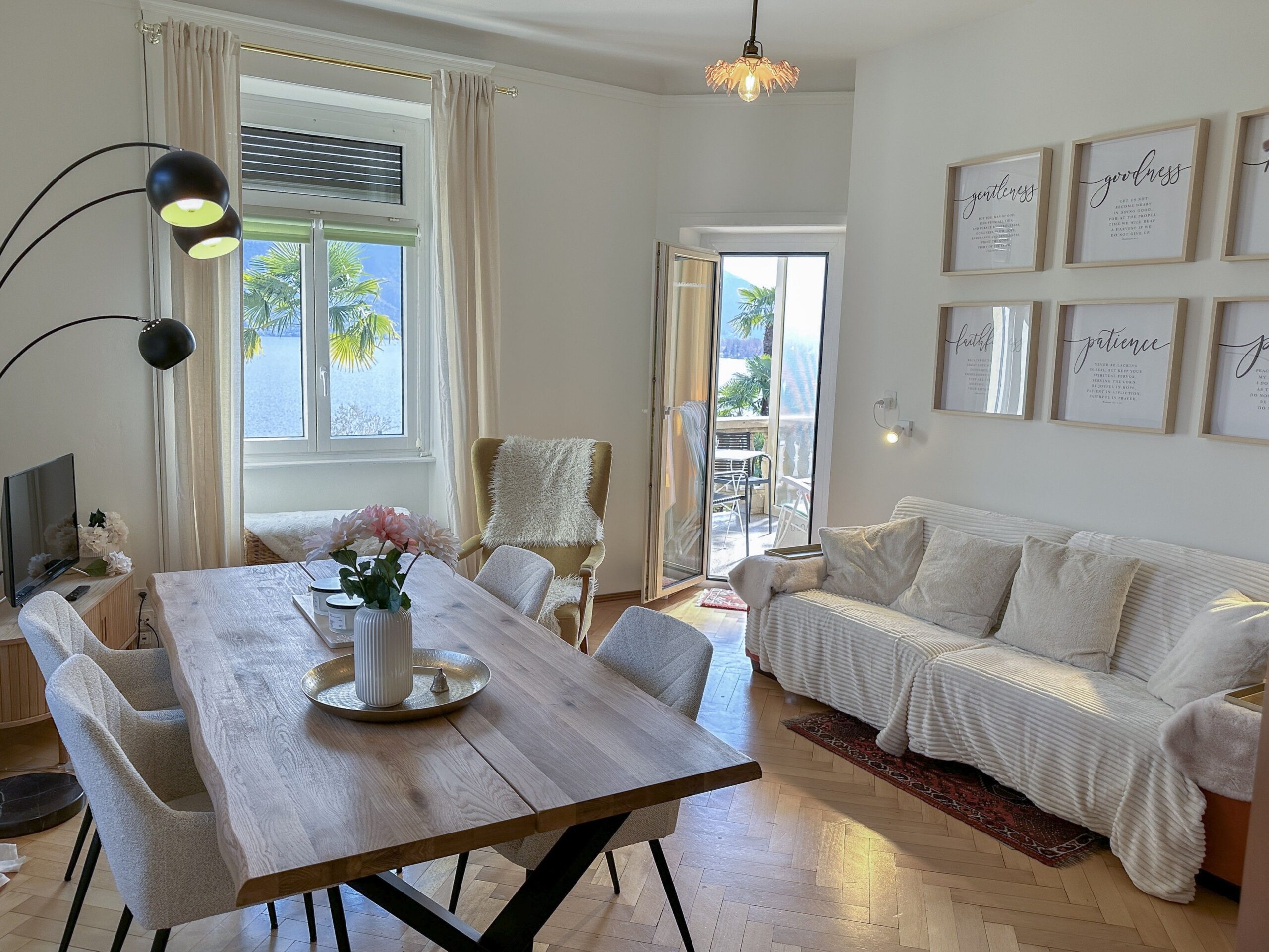 Wohnzimmer einer Ferienwohnung