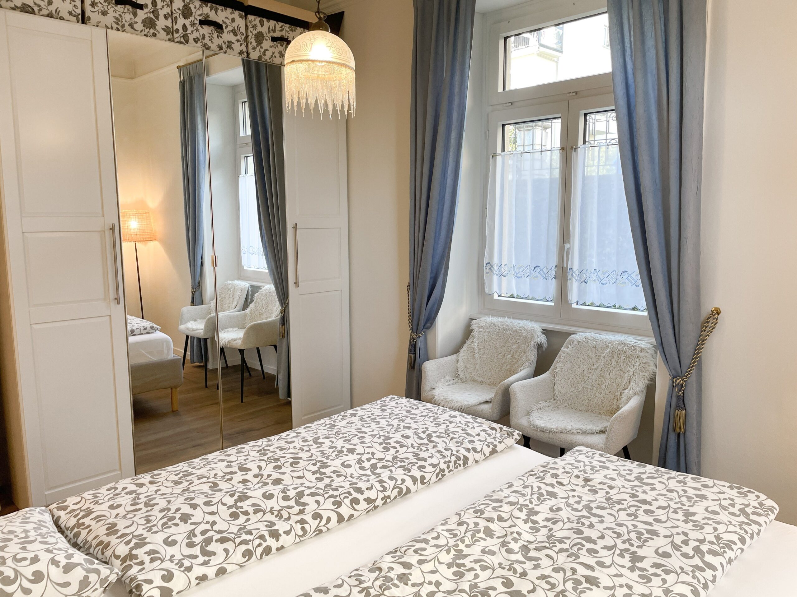 Schlafzimmer einer Ferienwohnung