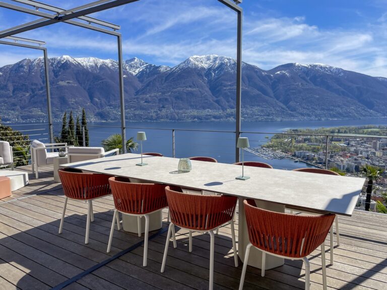 Terrasse einer Ferienwohnung am Lago Maggiore