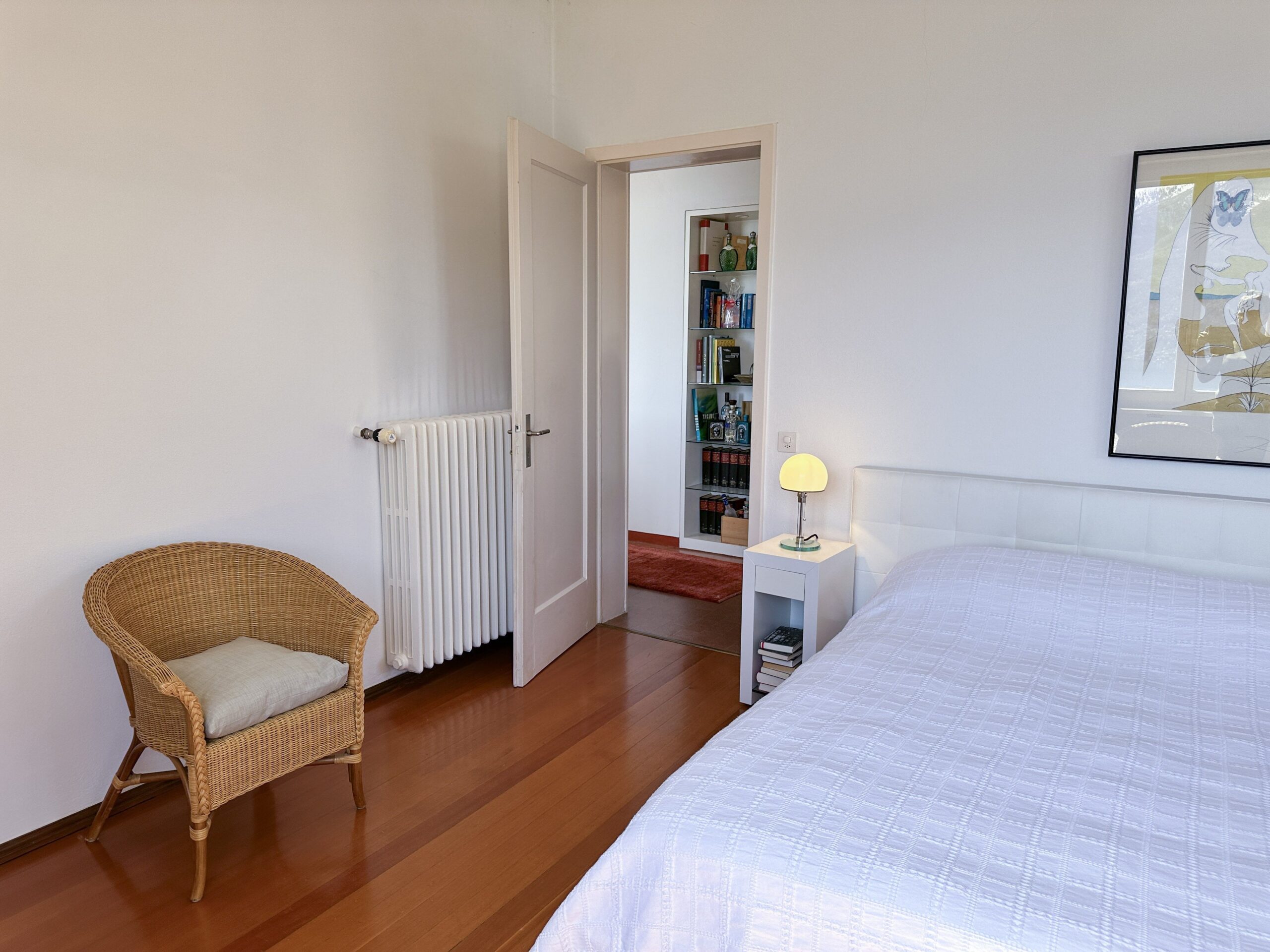 Schlafzimmer einer Ferienwohnung am Lago Maggiore