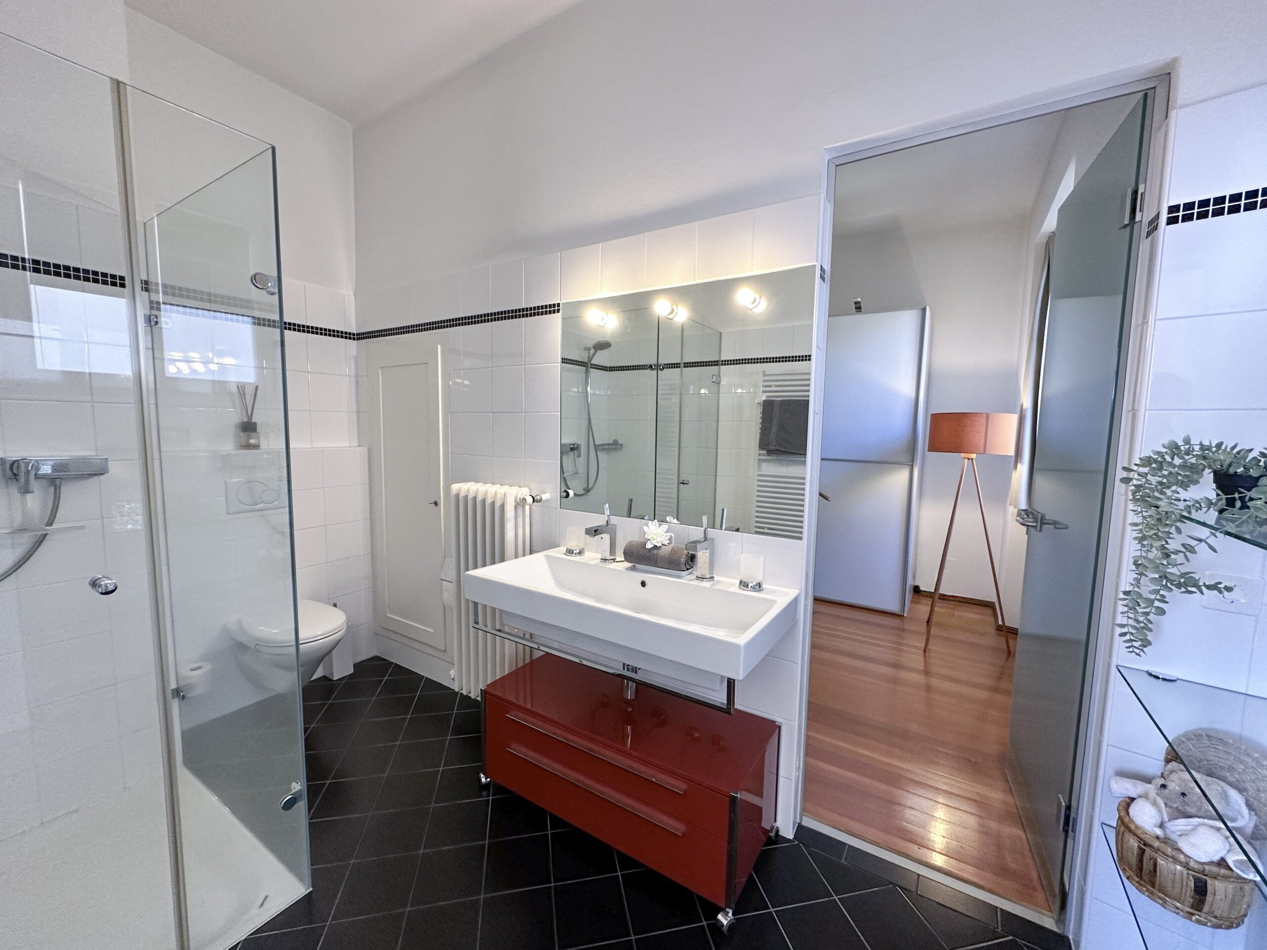 Badezimmer einer Ferienwohnung am Lago Maggiore