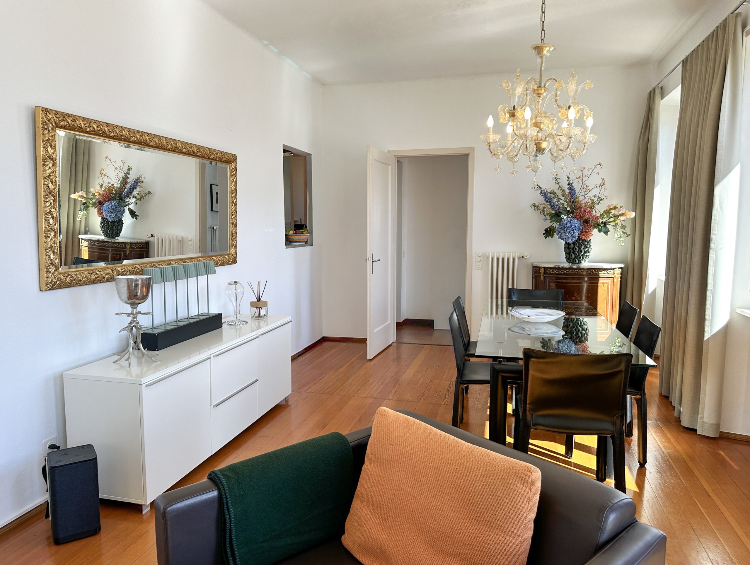 Wohn- und Essbereich einer Ferienwohnung am Lago Maggiore