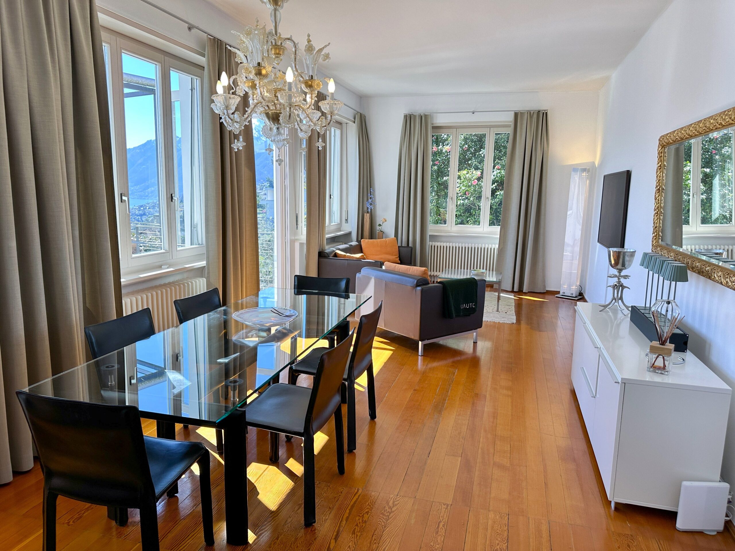 Wohn- und Essbereich einer Ferienwohnung am Lago Maggiore