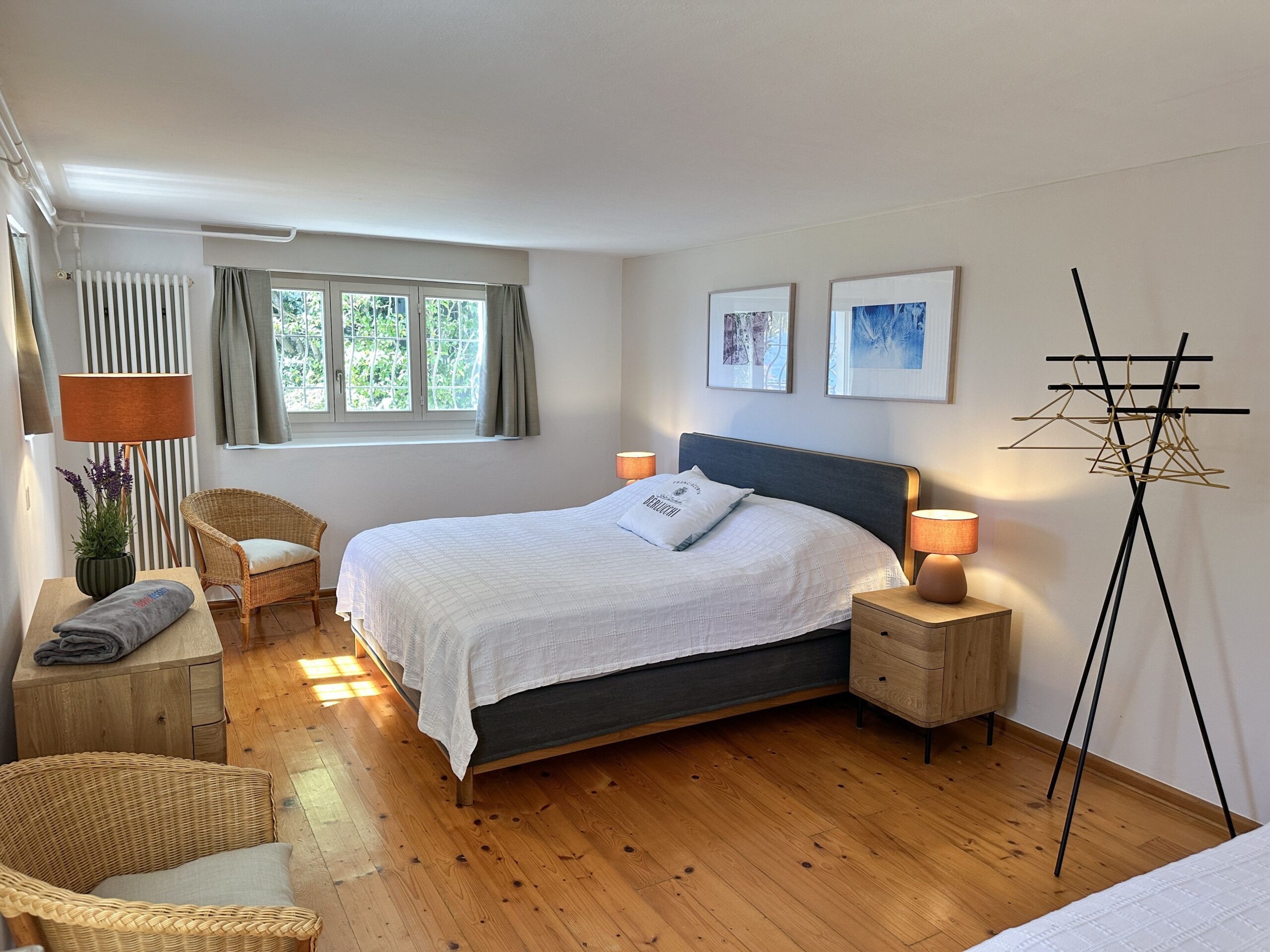 Schlafzimmer einer Ferienwohnung am Lago Maggiore