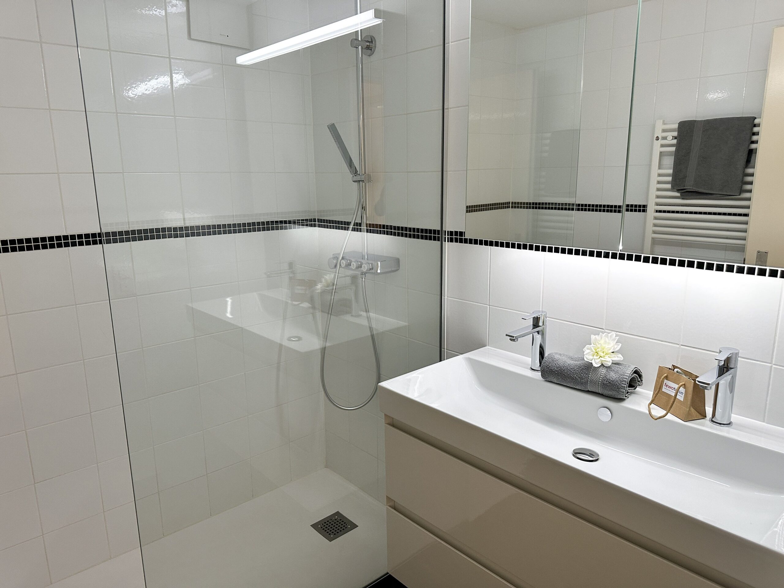 Badezimmer einer Ferienwohnung am Lago Maggiore