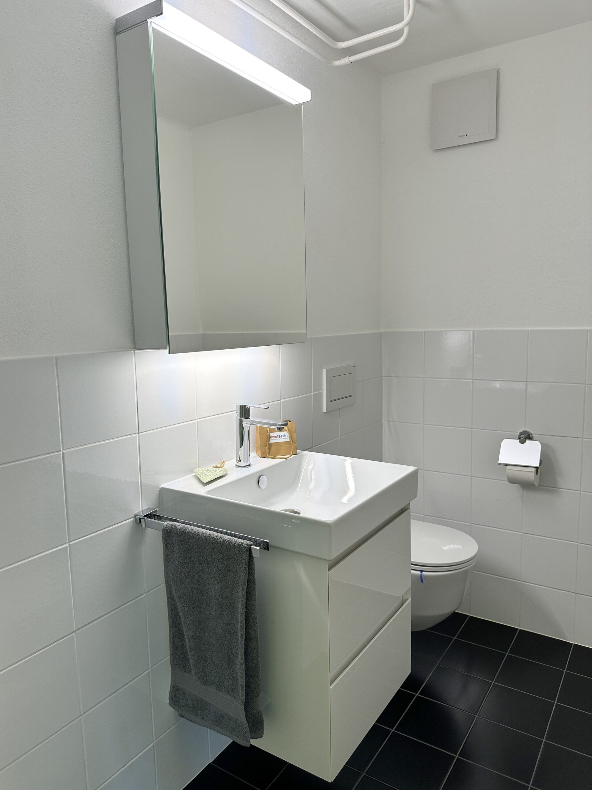 Badezimmer einer Ferienwohnung am Lago Maggiore