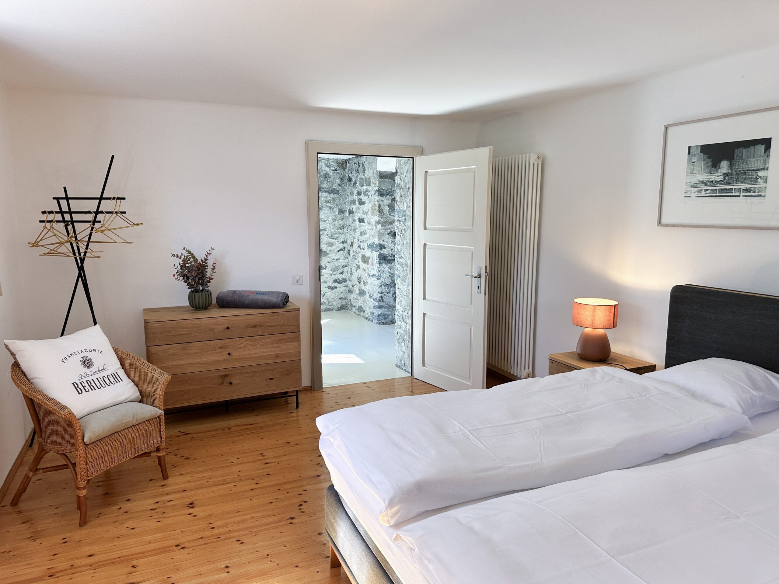 Schlafzimmer einer Ferienwohnung am Lago Maggiore