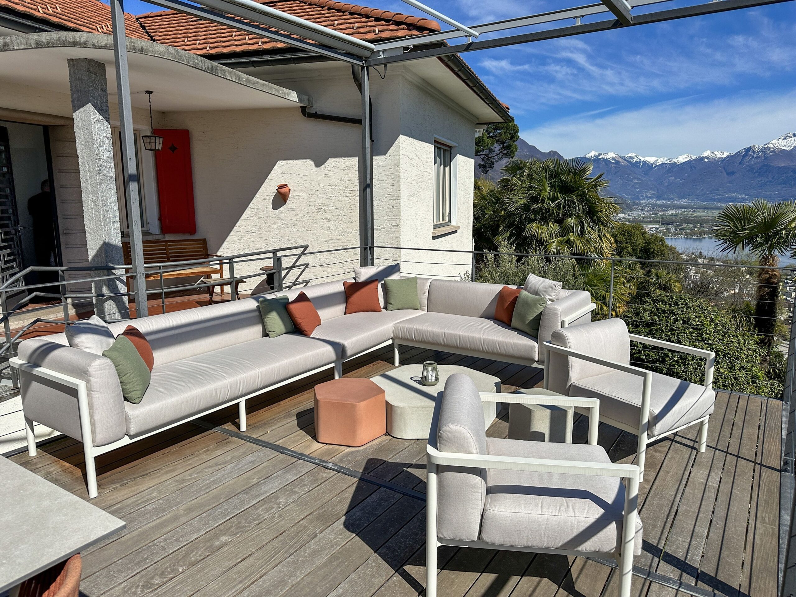 Terrasse einer Ferienwohnung am Lago Maggiore
