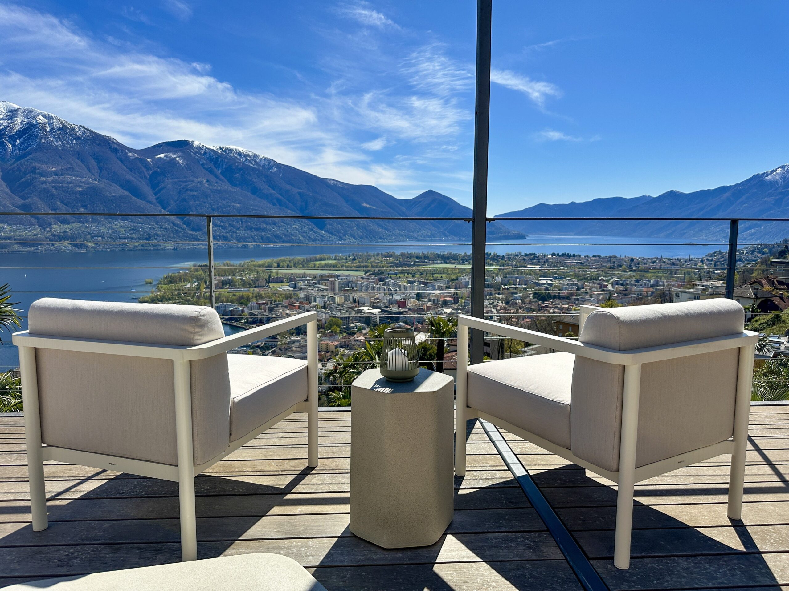 Ausblick einer Ferienwohnung auf Lago Maggiore