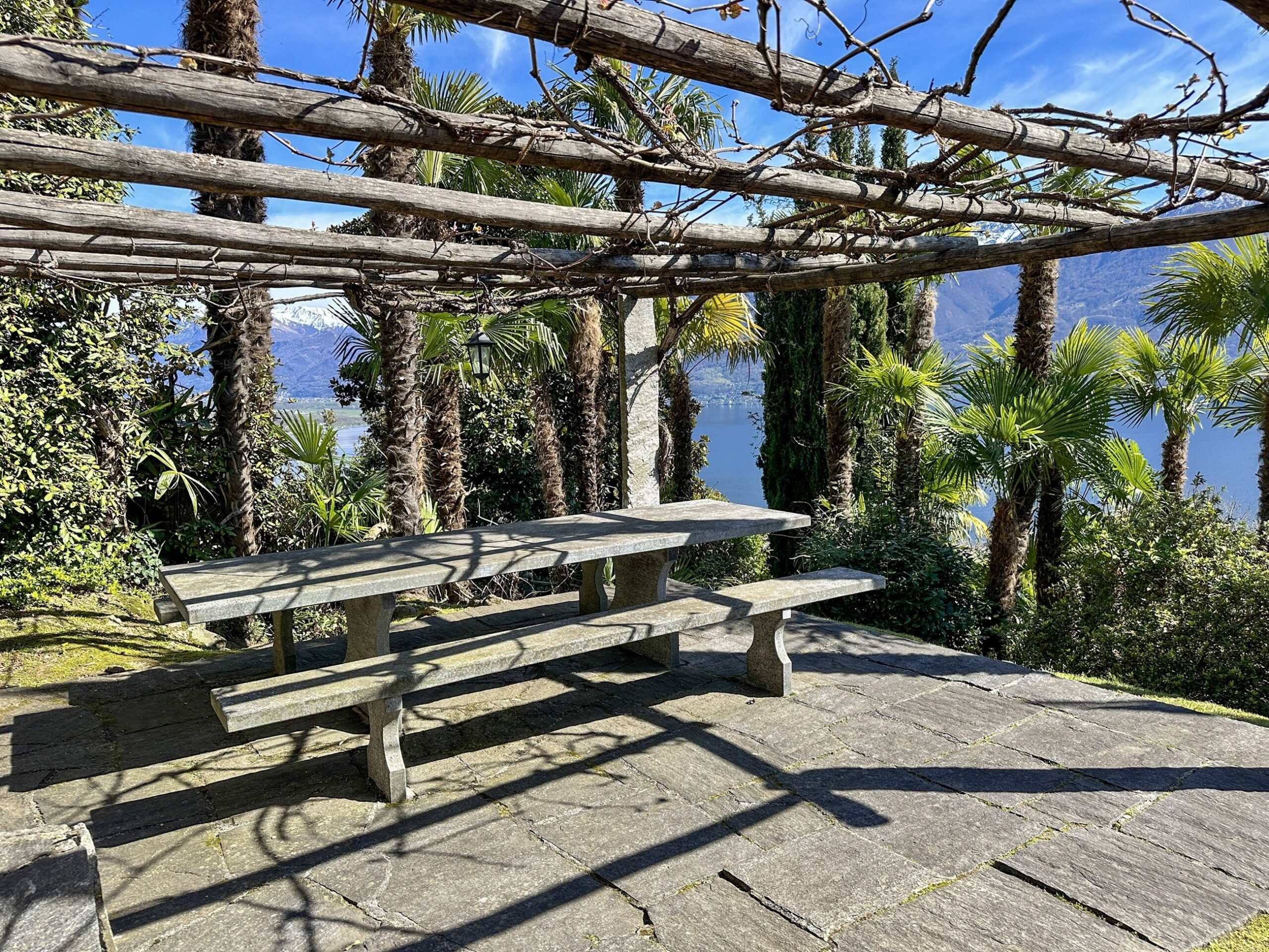 Terrasse einer Ferienwohnung am Lago Maggiore