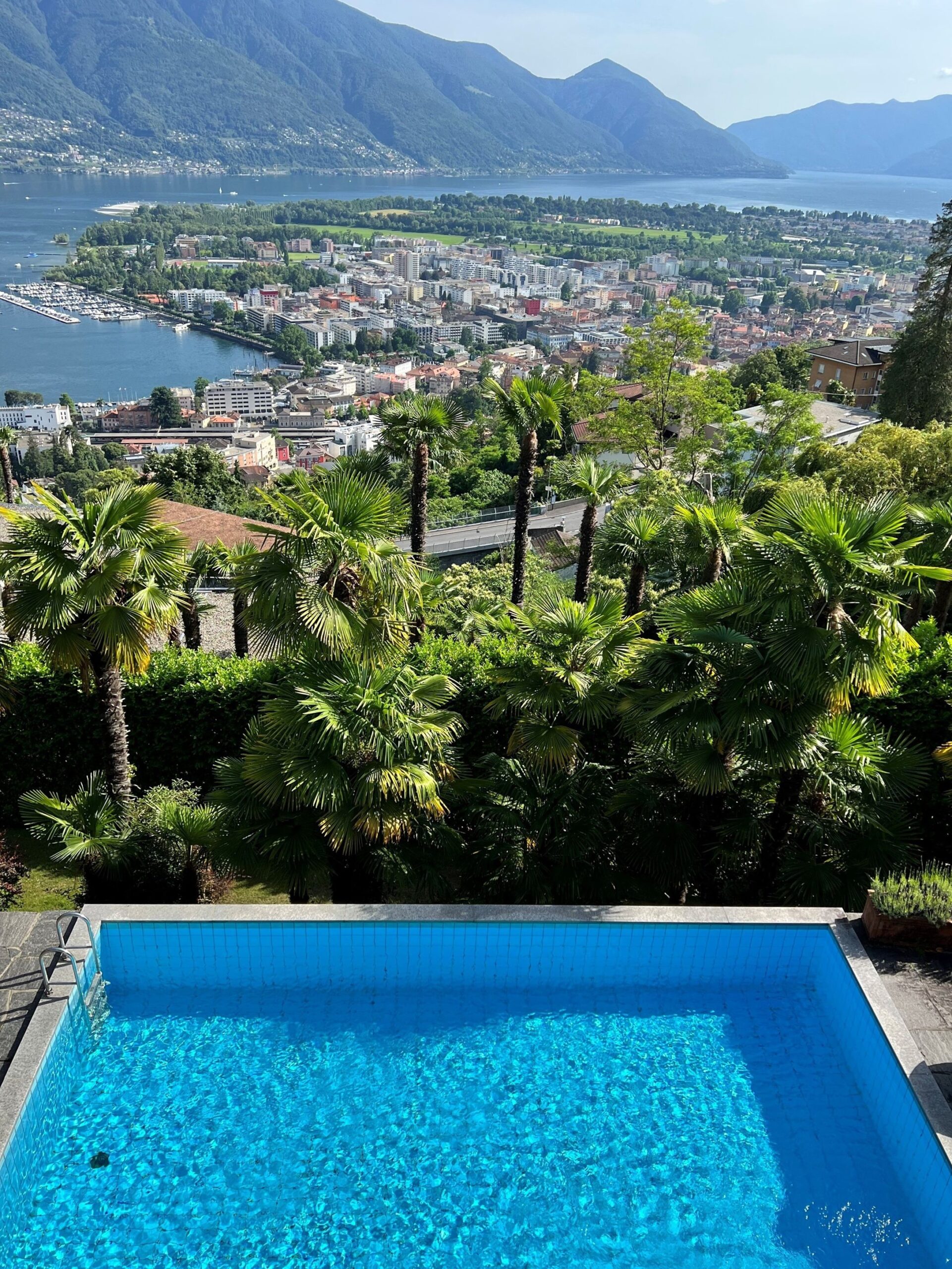 Pool einer Ferienwohnung am Lago Maggiore
