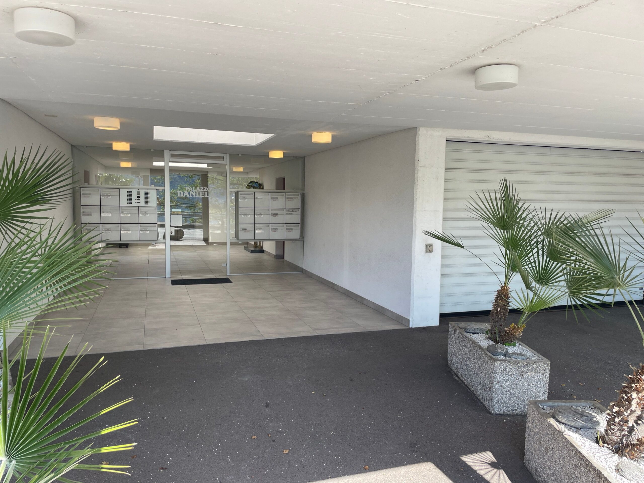 Eingang zu Ferienwohnung am Lago Maggiore