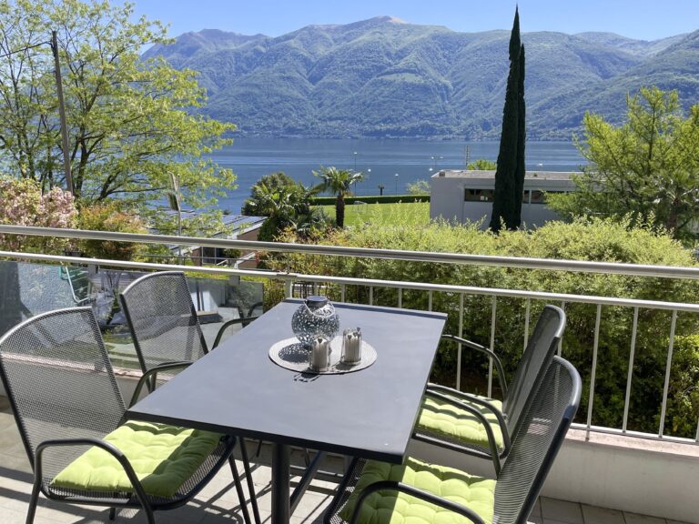Balkon zu Ferienwohnung am Lago Maggiore