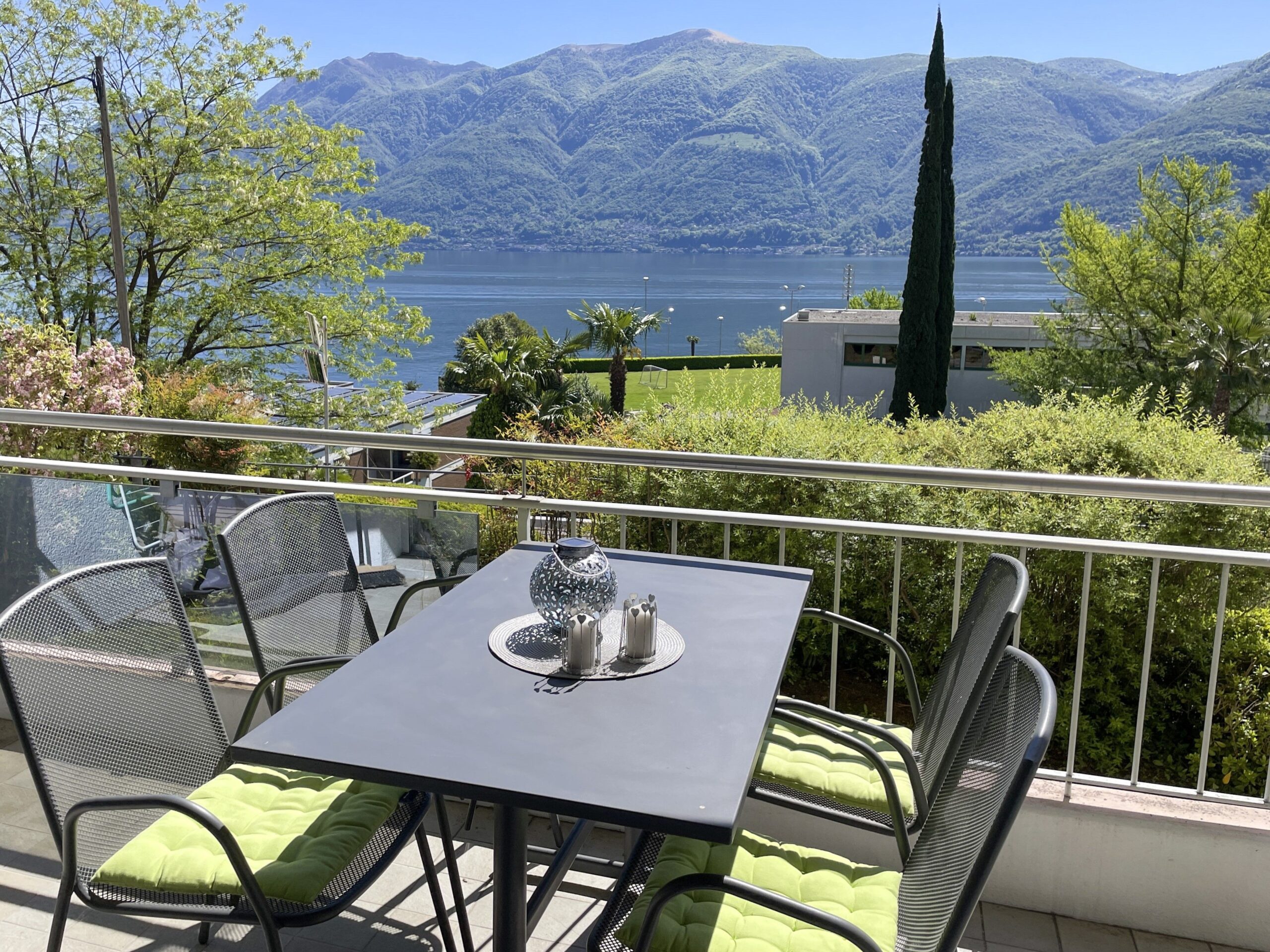 Balkon zu Ferienwohnung am Lago Maggiore
