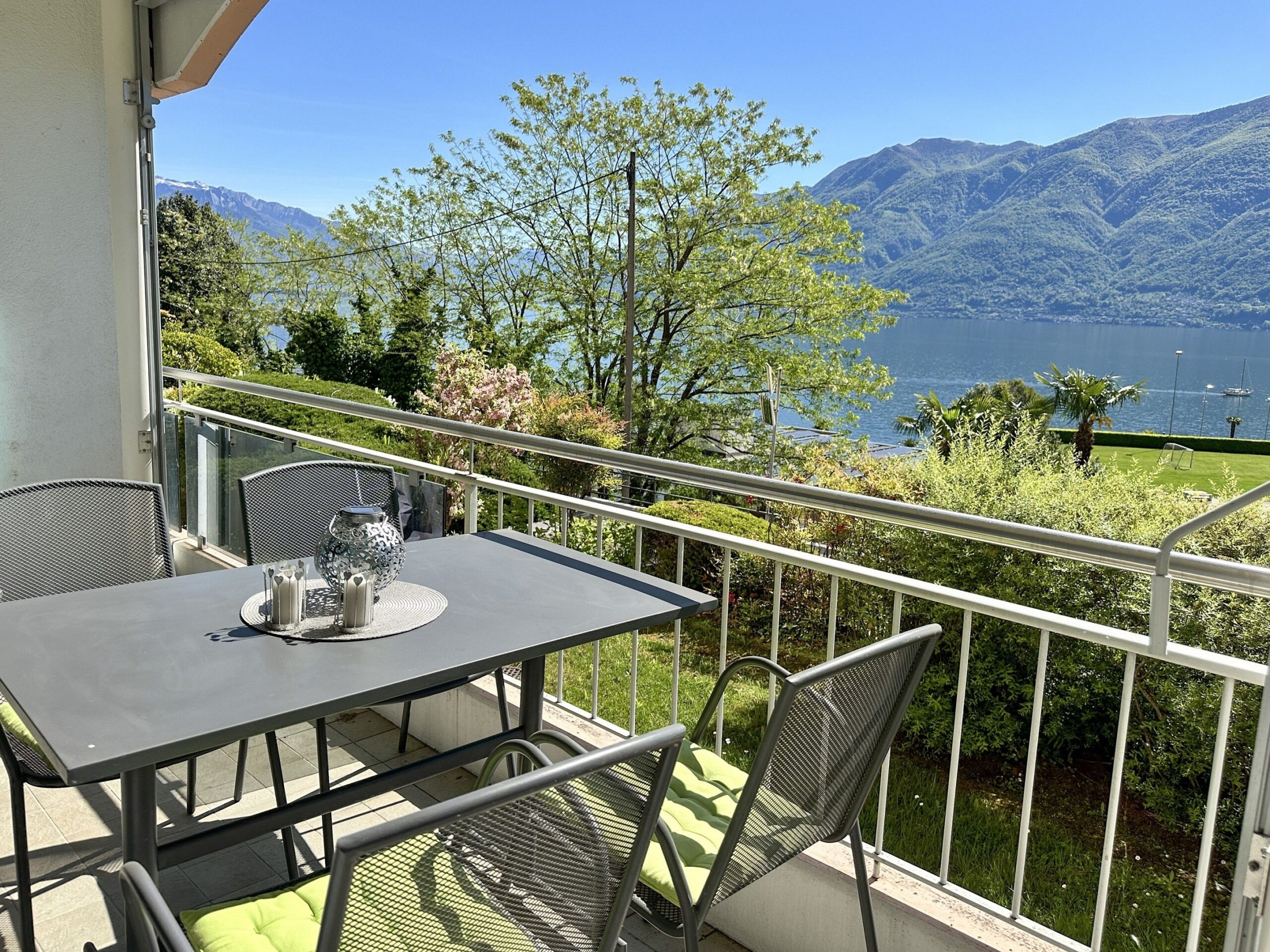 Balkon zu Ferienwohnung am Lago Maggiore