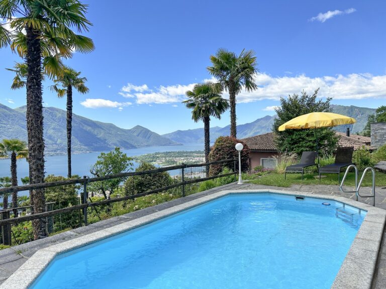 Pool einer Ferienwohnung am Lago Maggiore