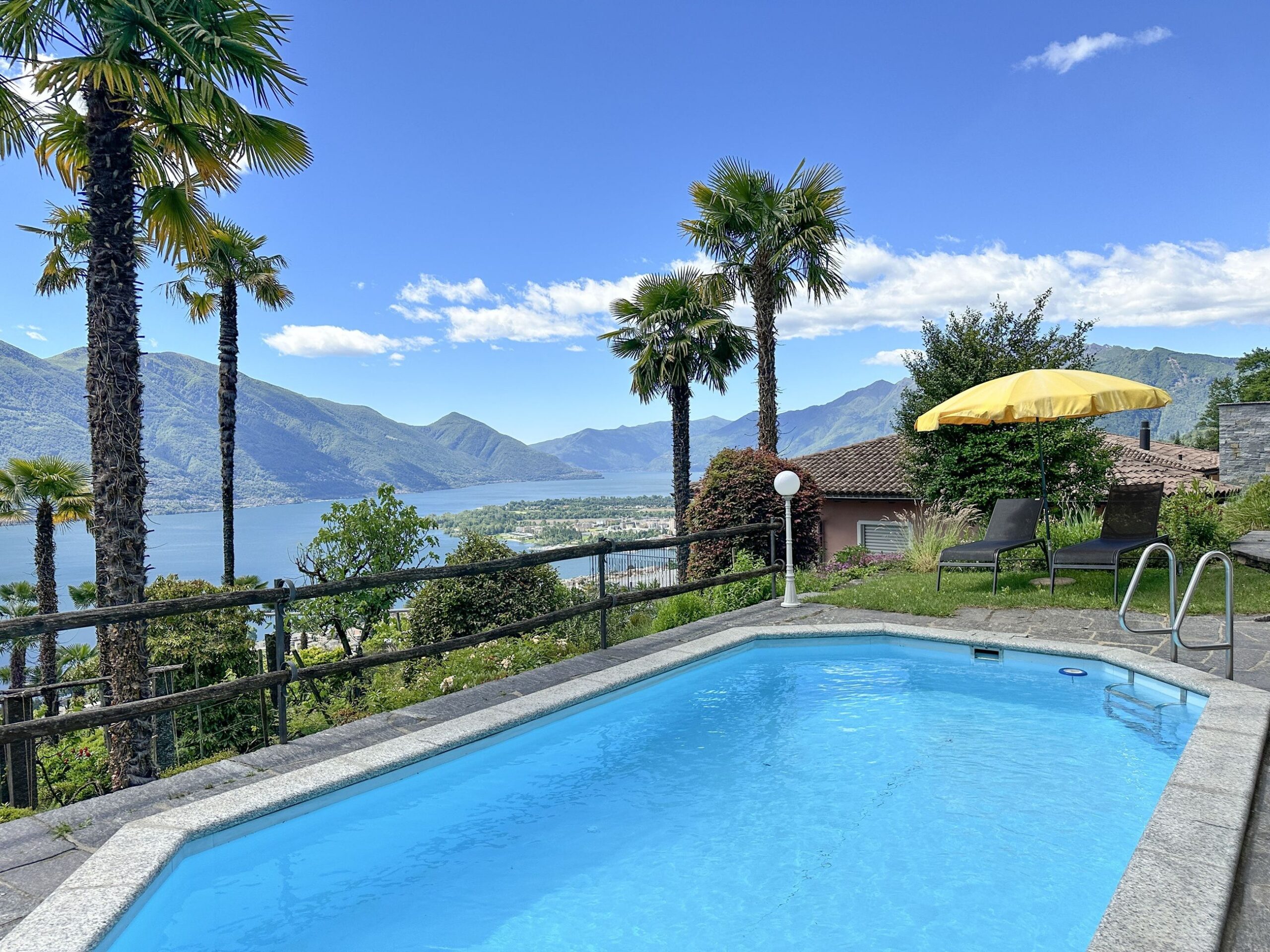 Pool einer Ferienwohnung am Lago Maggiore