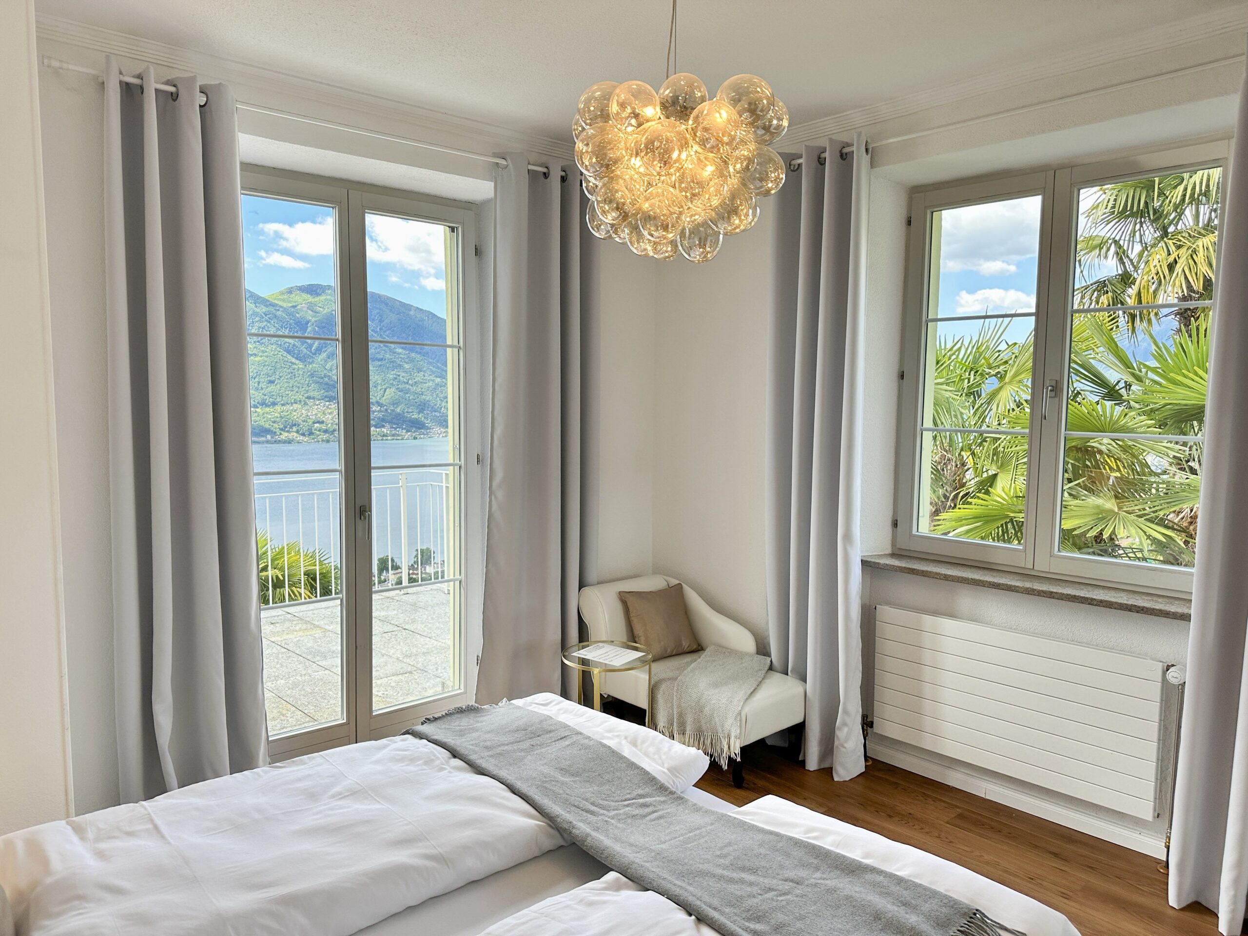 Schlafzimmer einer Ferienwohnung am Lago Maggiore