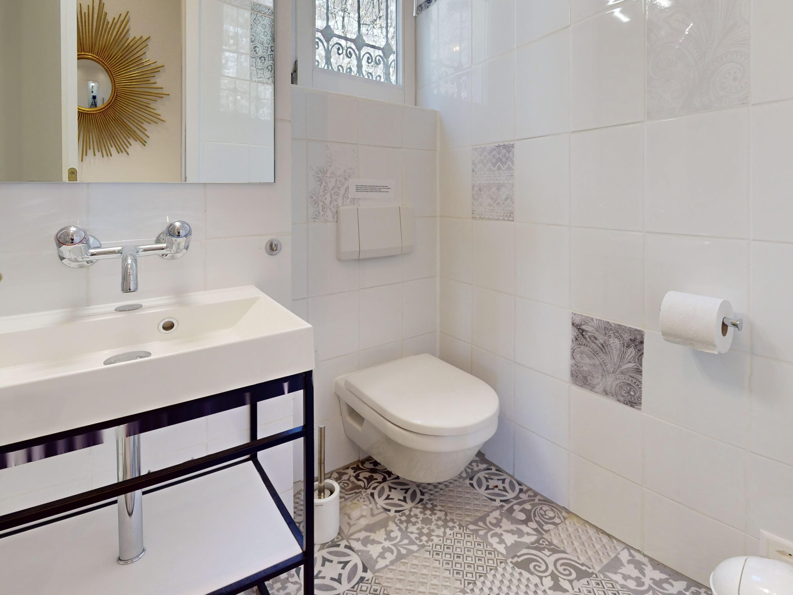 Badezimmer einer Ferienwohnung am Lago Maggiore