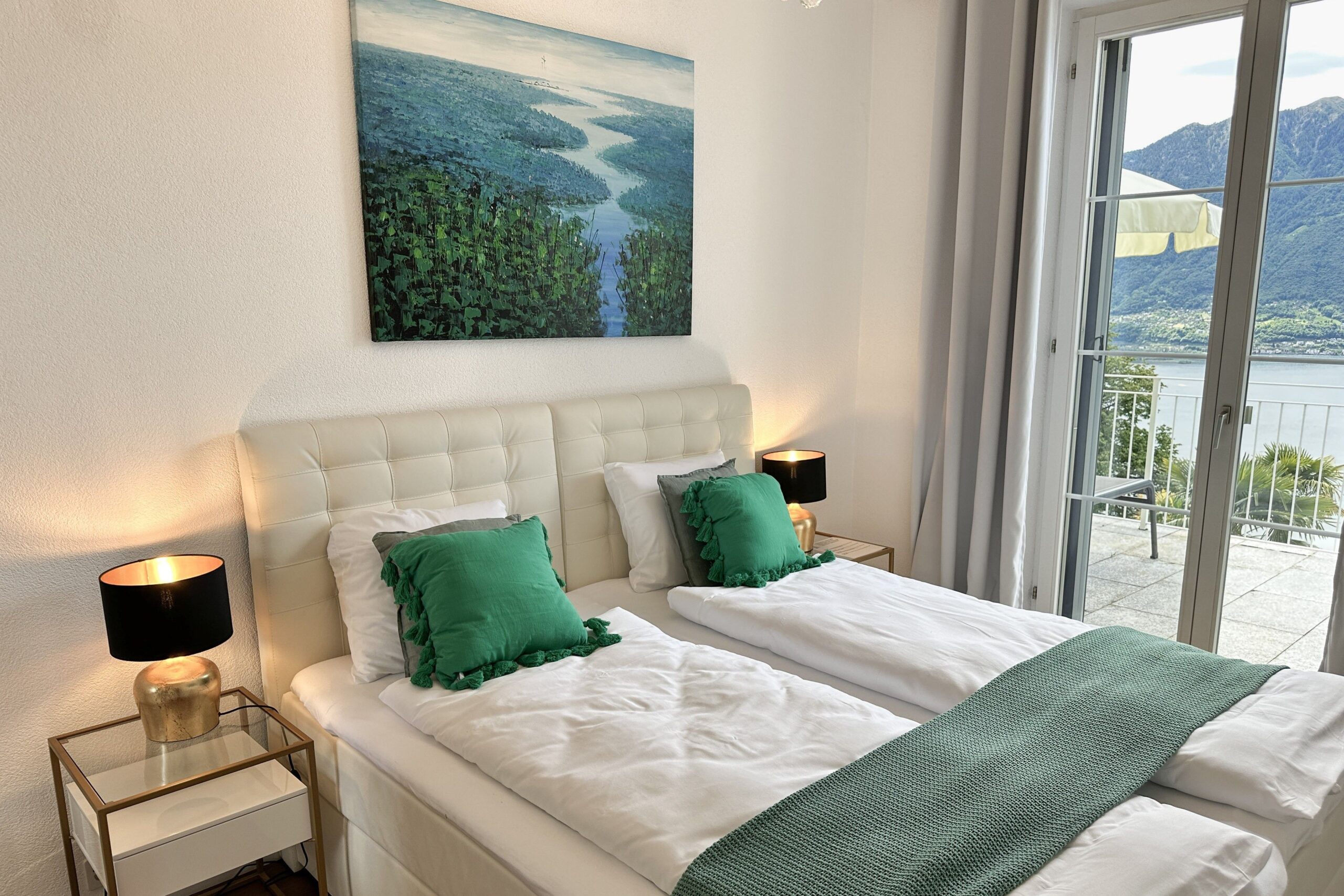 Schlafzimmer einer Ferienwohnung am Lago Maggiore