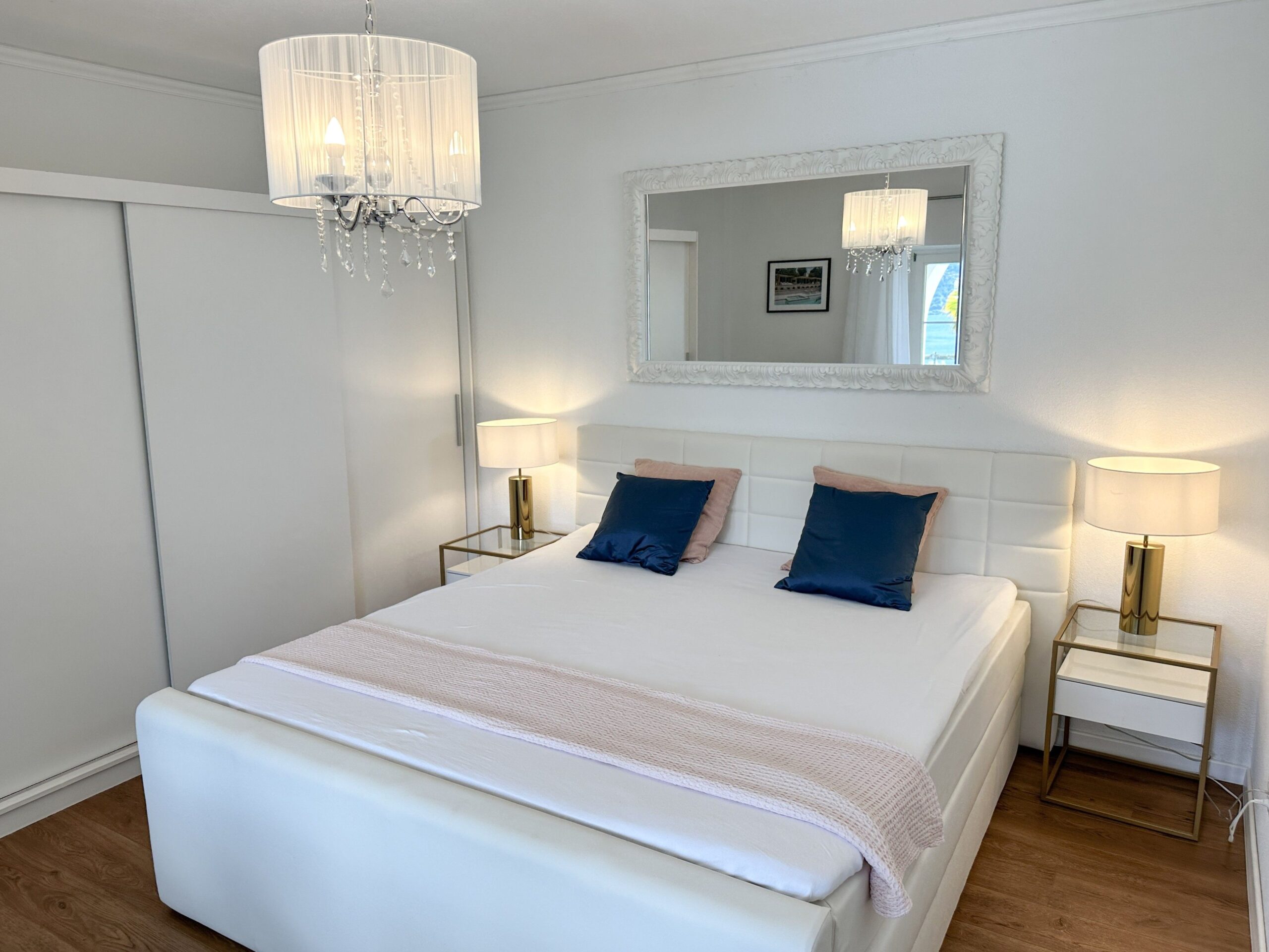 Schlafzimmer einer Ferienwohnung am Lago Maggiore