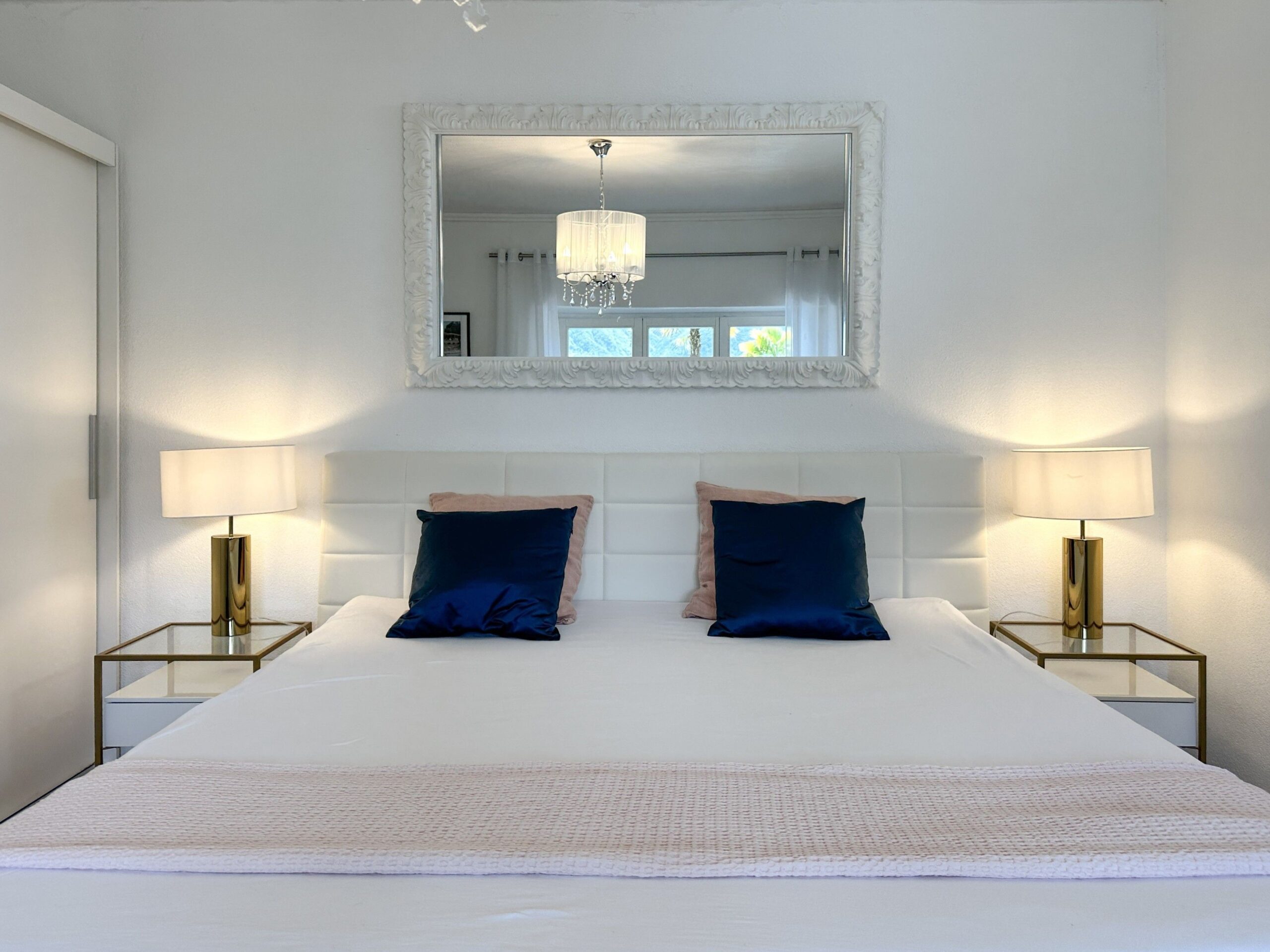 Schlafzimmer einer Ferienwohnung am Lago Maggiore