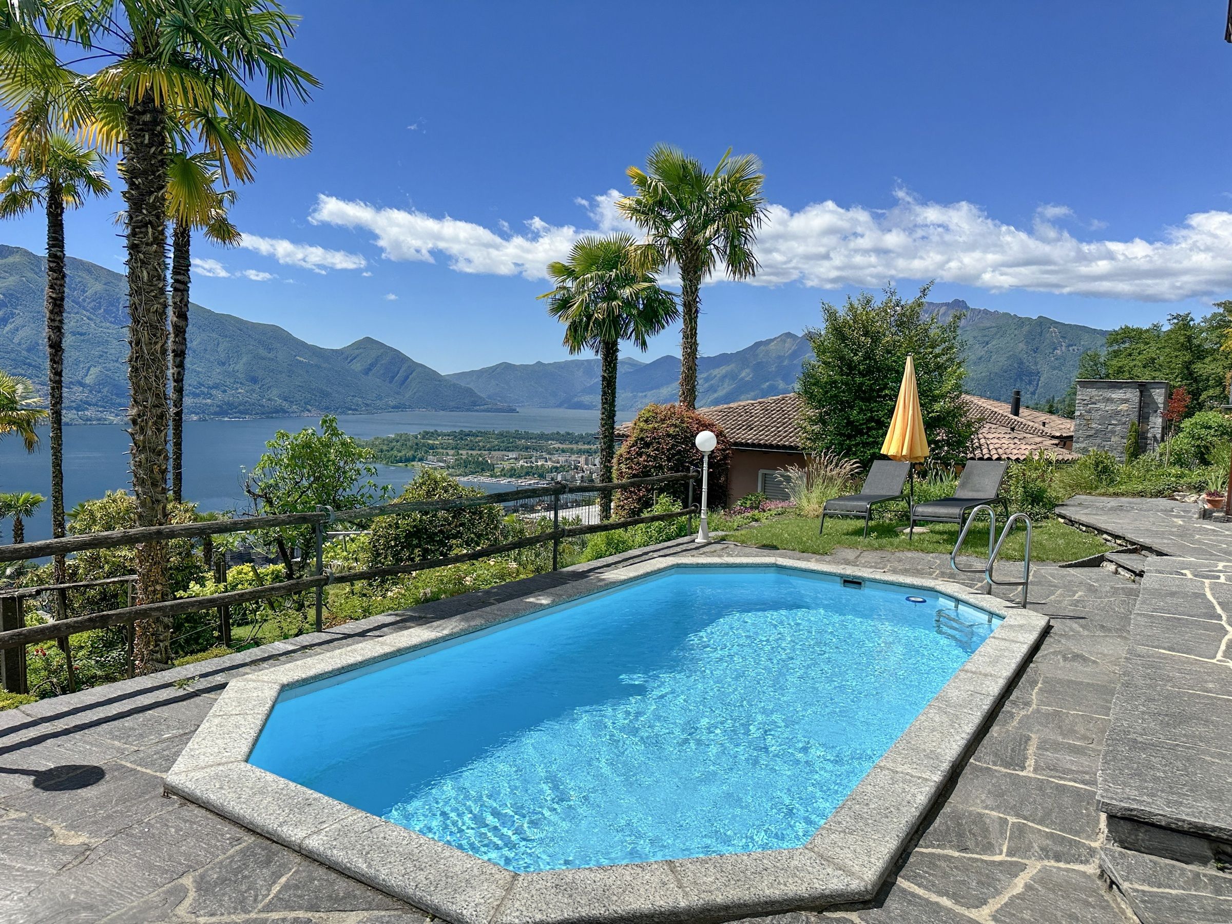 Pool einer Ferienwohnung am Lago Maggiore