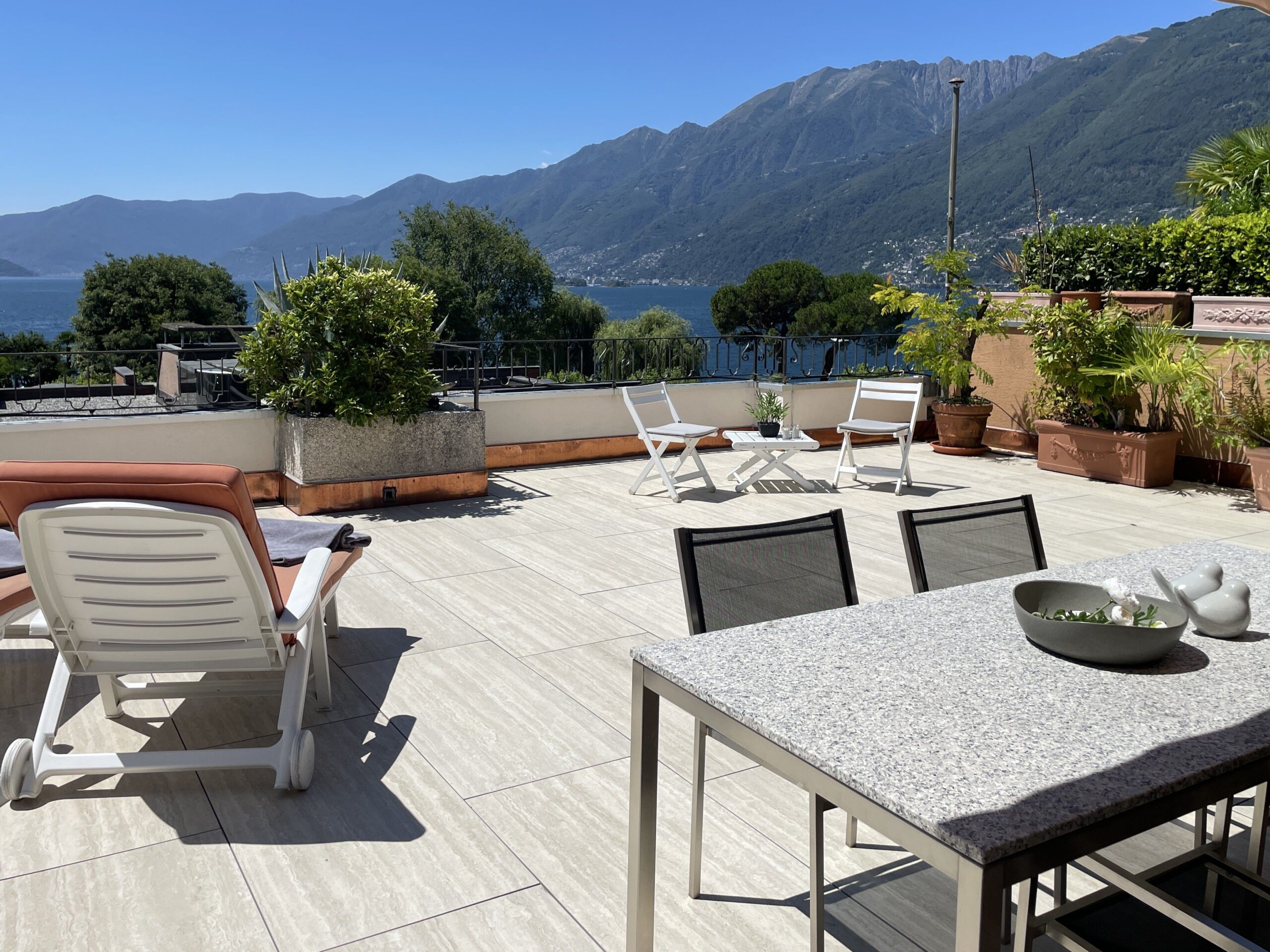 Balkon zu Ferienwohnung im Tessin