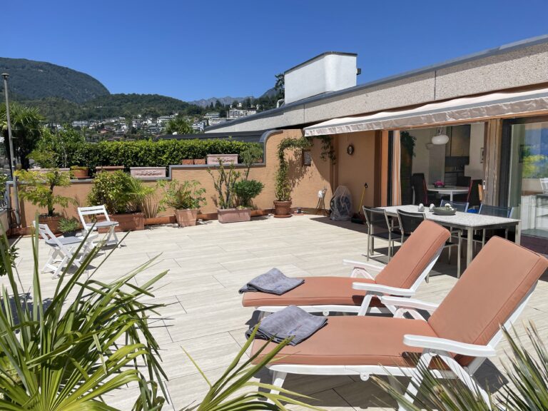 Balkon zu Ferienwohnung im Tessin