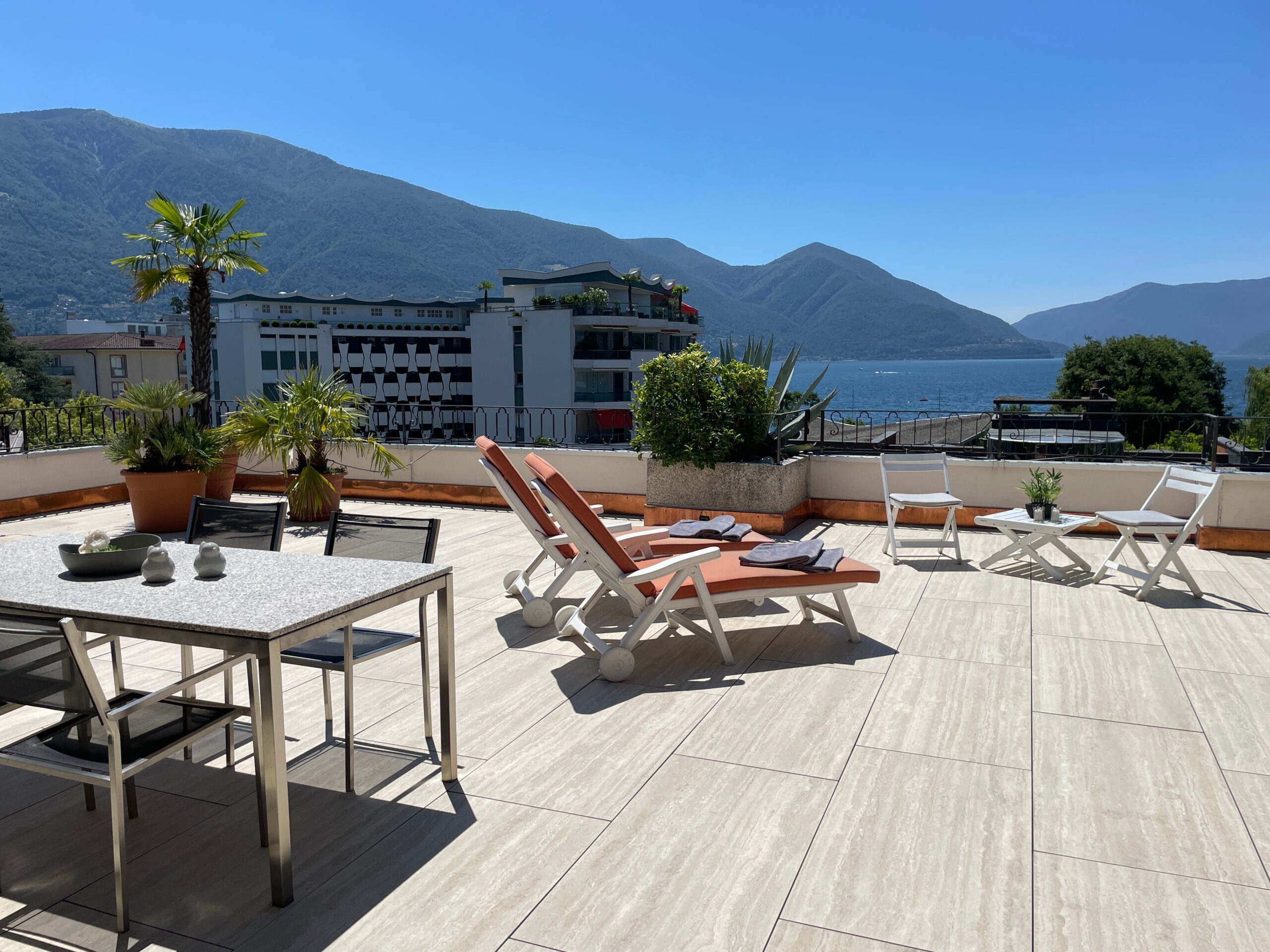 Balkon zu Ferienwohnung im Tessin