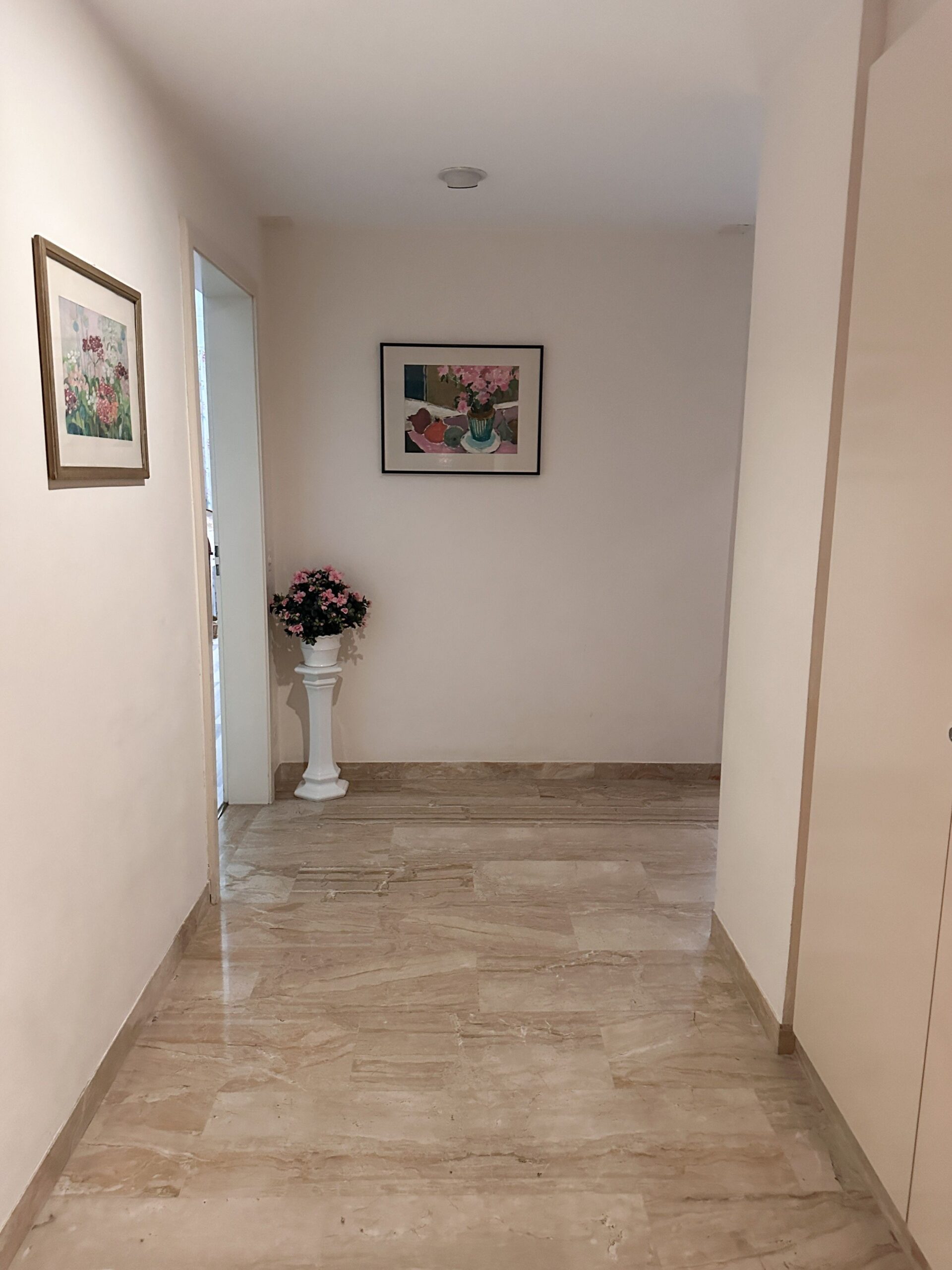 Flur in Ferienwohnung im Tessin