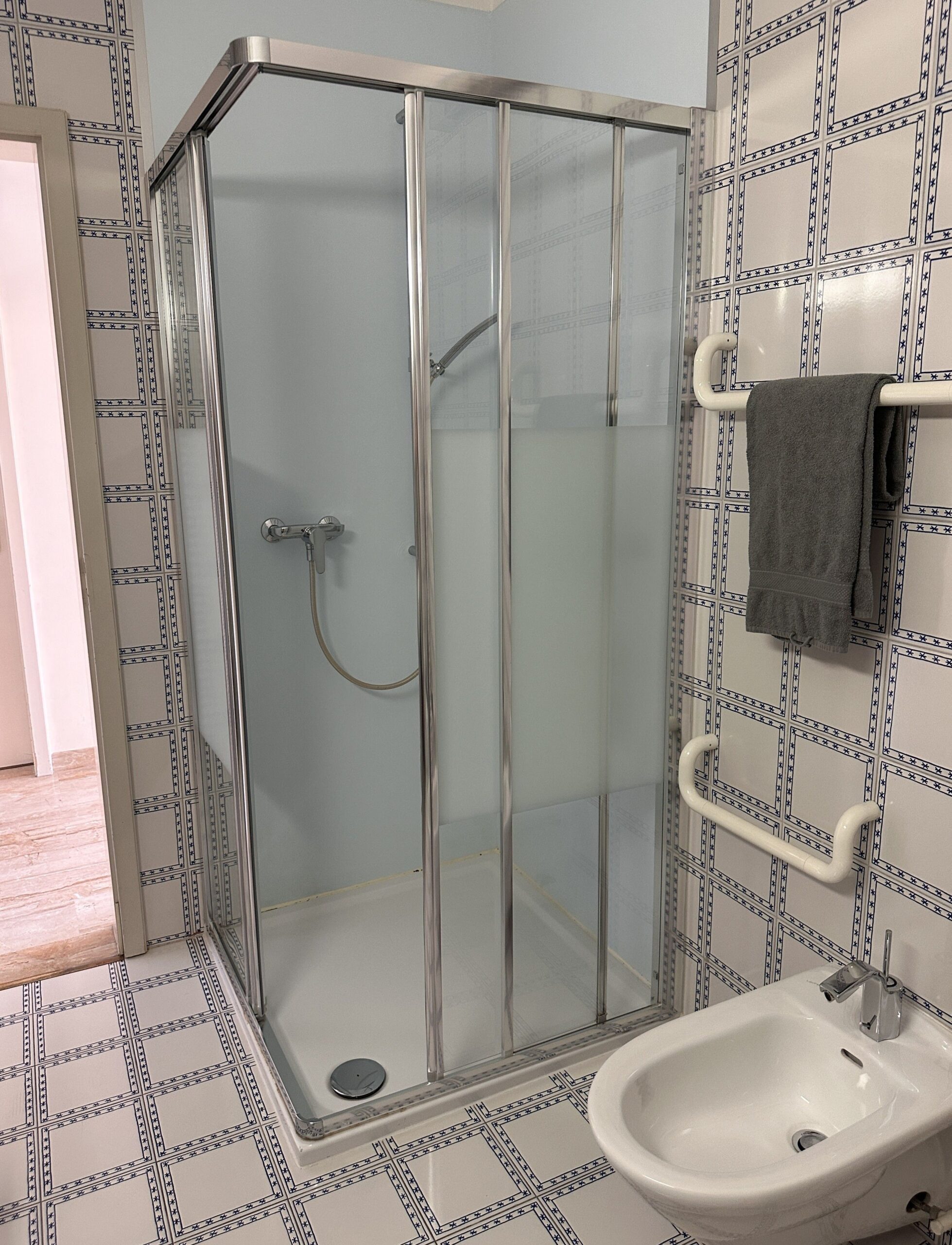 Badezimmer in Ferienwohnung im Tessin